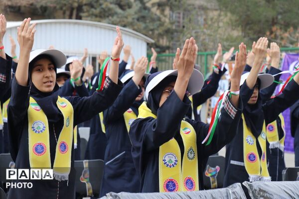 همایش «یاوران انقلاب» ناحیه ۶ مشهد در دبیرستان یاس ۲ 