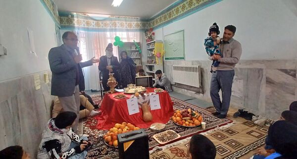 جشن یلدا و شور و نشاط در مدرسه فرهنگ شهیدان تهامی خلیل آباد