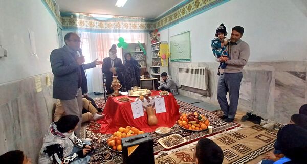 جشن یلدا و شور و نشاط در مدرسه فرهنگ شهیدان تهامی خلیل آباد