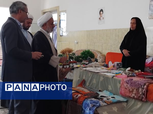 بازارچه‌ هنرهای‌ دستی‌ با رنگ و بوی عید