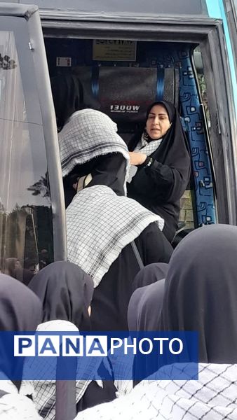 آیین بدرقه کاروان راهیان نور هنرستان بنت الزهرا هادی‌شهر 