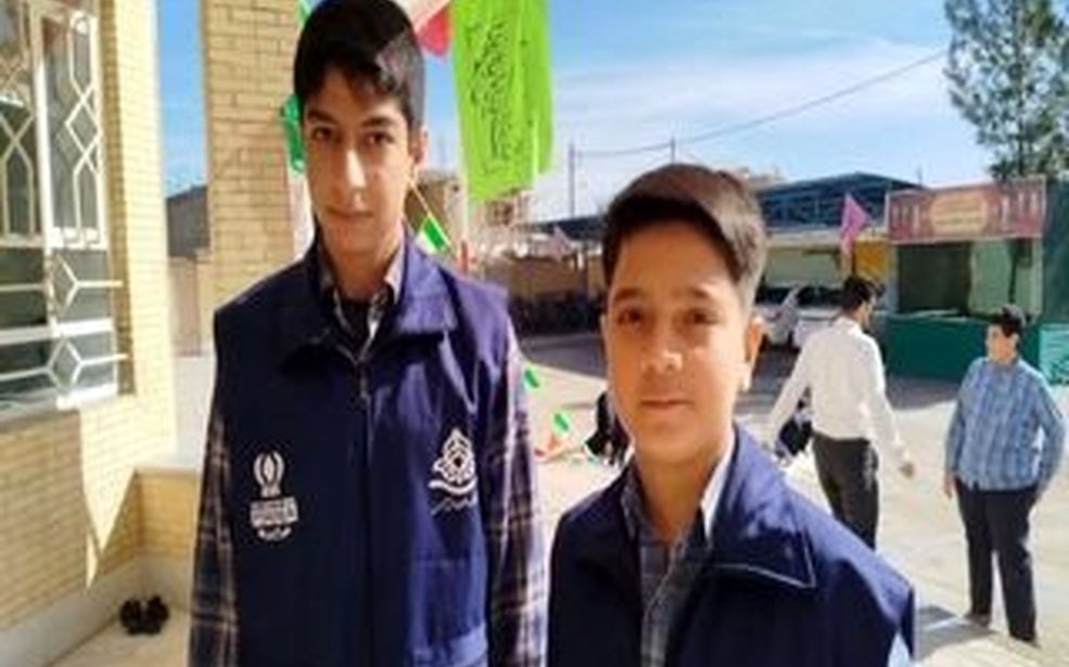 آیین مراسم به صدا در آوردن زنگ انقلاب در مدرسه پسرانه صدرا مهریز 