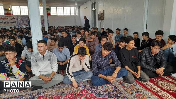 یادواره شهدای فرهنگی و دانش‌آموزی در دبیرستان آیت‌الله ملکوتی سراب