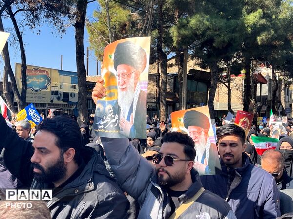 حضور موج چشم گیر مردمی در تشییع پیکر شهید بیت رهبری