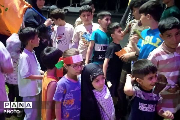 دست‌های کوچک نوآموزان در انتظار بدرقه‌ای بزرگ
