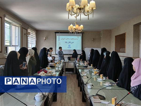 مراسم تجلیل از دانش آموز خبرنگاران پانا ناحیه پنج مشهد 