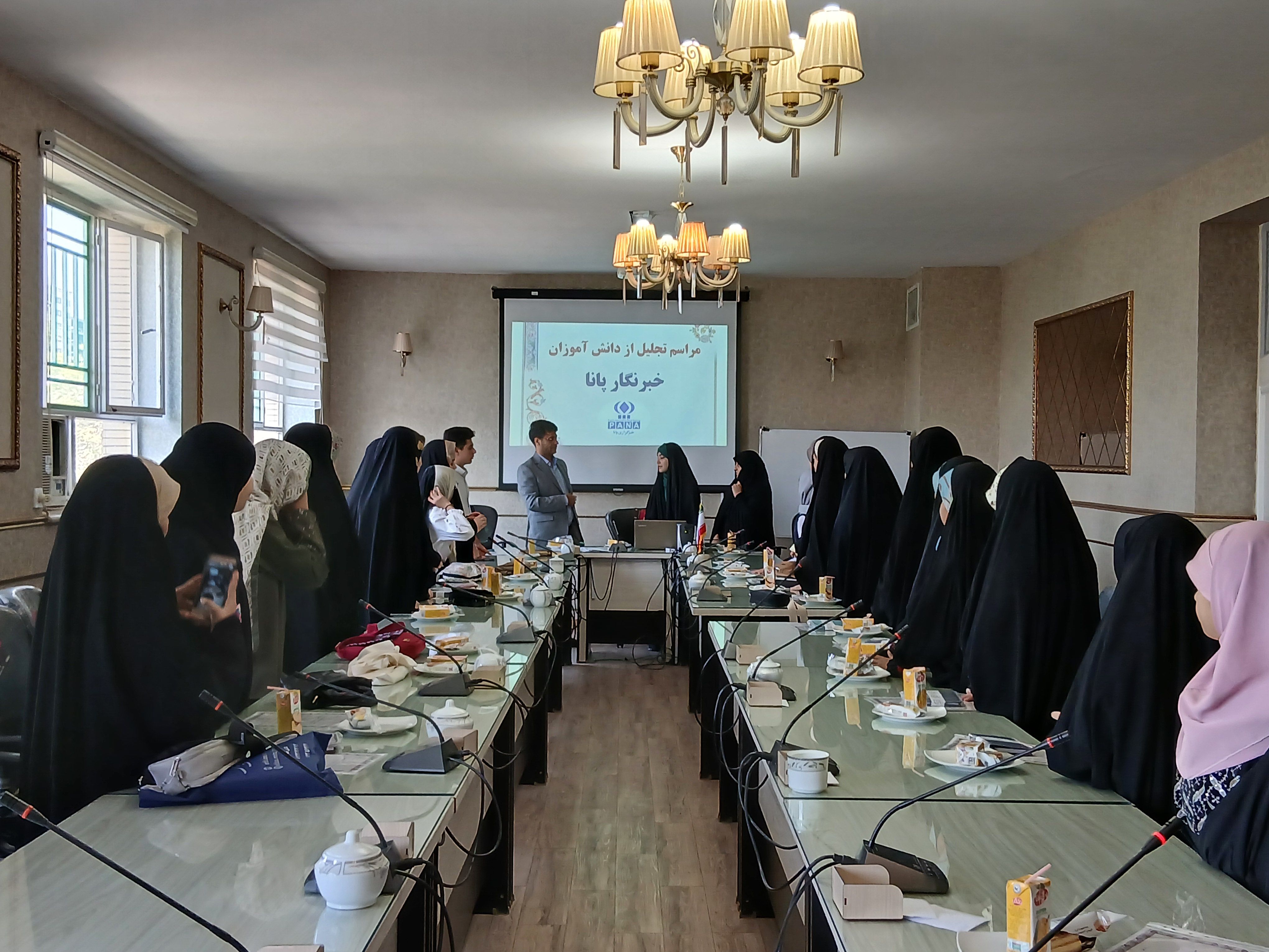 مراسم تجلیل از دانش آموز خبرنگاران پانا ناحیه پنج مشهد 