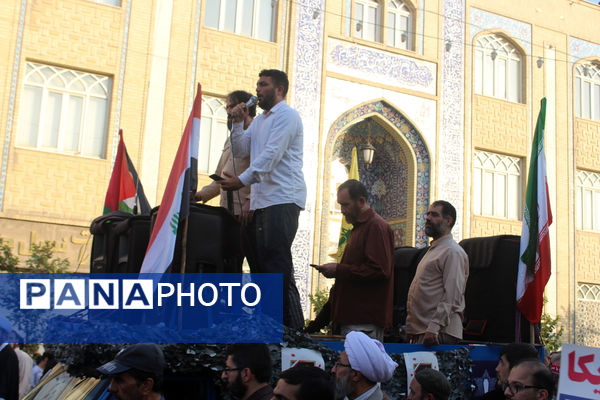 جلوه‌های حماسی از حضور نوجوانان قمی در مراسم تشییع شهدا 