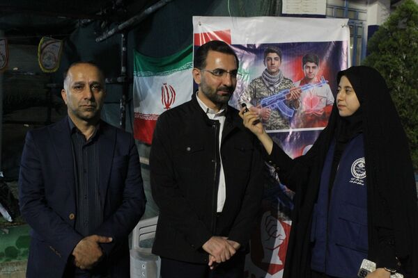 بازدید قائم‌مقام سازمان دانش‌آموزی از غرفه نوجوان مبارز و شهدای دانش‌آموز ورامین