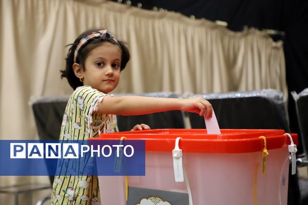 حضور پر شور مردم مشهد در چهاردهمین دوره انتخابات ریاست‌جمهوری 