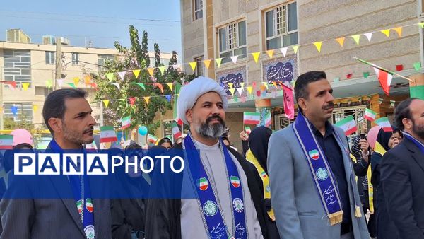 آیین متمرکز استانی جشن عاطفه‌ها‌ در دبیرستان فرزانگان یک ناحیه یک کرج 