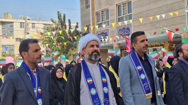 آیین متمرکز استانی جشن عاطفه‌ها‌ در دبیرستان فرزانگان یک ناحیه یک کرج 