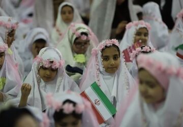 فرشتگان بندگی در زیر سقف دعا