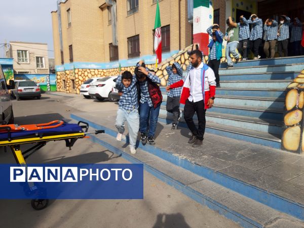 مانور زلزله و ایمنی در مدارس شهرستان ورامین 