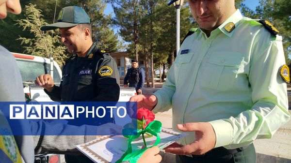 گرامیداشت هفته نیرو انتظامی در دبیرستان گوهرشاد