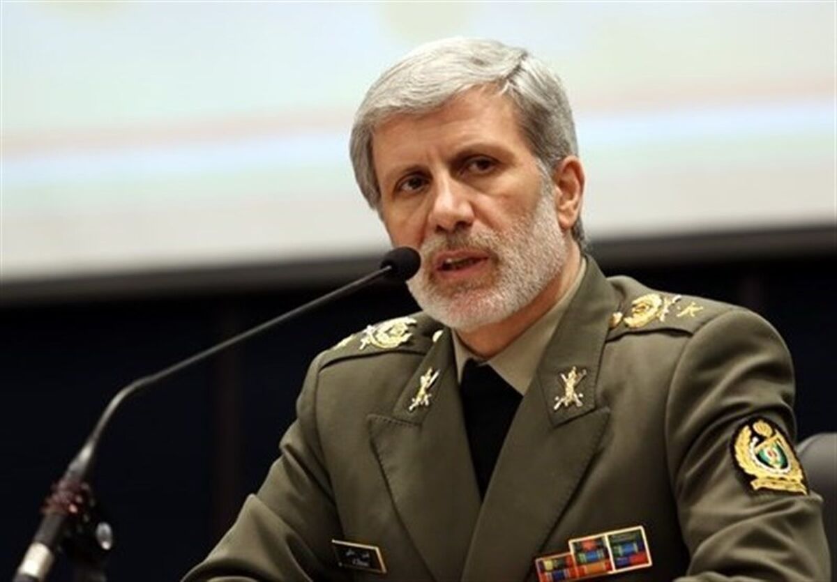 فرمانده کل ارتش: موانع پیش روی پژوهشگران برداشته شود