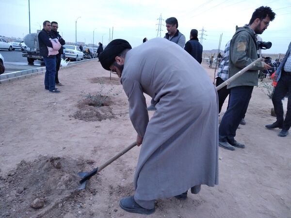 پویش مردمی درخت یادگار در یزد 