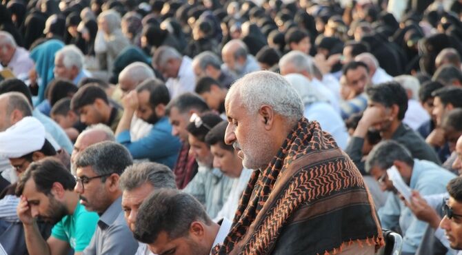 برگزاری مراسم دعای عرفه در بقعه امامزاده شاه قطب‌الدین حیدر(ع) رودان