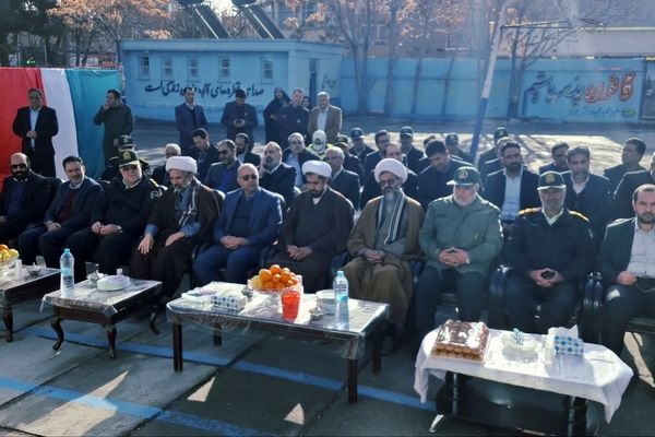 دبیرستان هاجر(س) میزبان زنگ انقلاب 