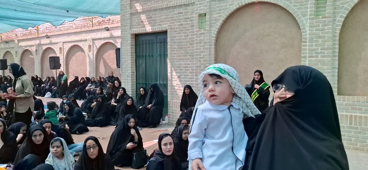 برگزاری مراسم شیرخوارگان حسینی در شهر بادرود 