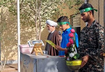 طنین زنگ مهر و مقاومت با رنگ و بویی نو در دبیرستان لقمان حکیم اشکذر