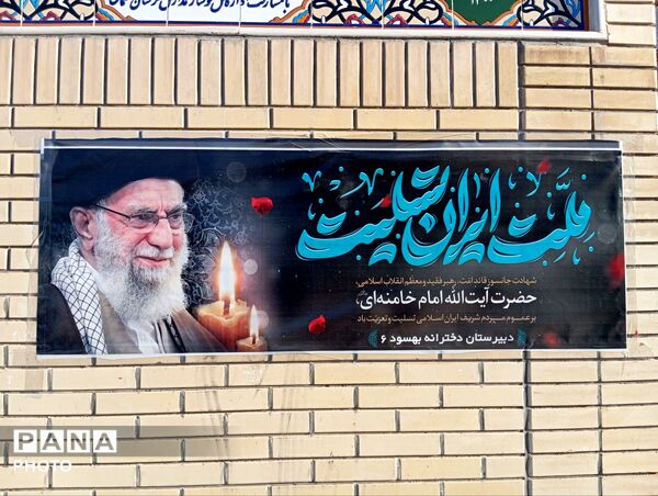 حضور پررنگ و حماسی فرهنگیان و دانش آموزان در عزای رهبر شهید
