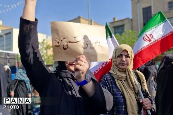 قدم‌های استوار دختران تهران؛ روایتی از شور، همدلی و امید