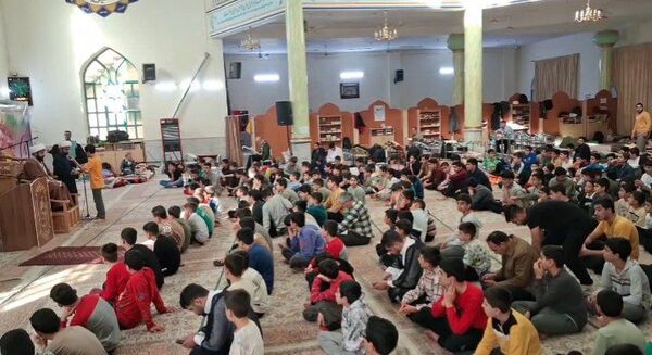 اعتکاف دانش آموزی در کاشمر