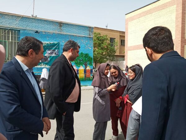 بازدید معاون پرورشی اداره آموزش و پرورش شهرستانهای تهران از نزدیک با مشکلات و چالش های مدرسه شهید رستمی