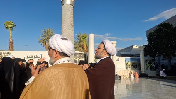 بازدید دانش‌آموزان کاروان عمره دختران از موزه مکه و مسیر تاریخی حدیبیه