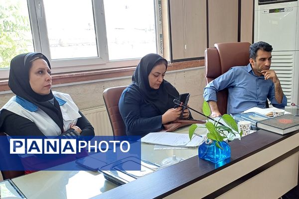 تقدیر از مراقبین سلامت و ارگان‌های مرتبط با حوزه سلامت در اداره آموزش و پرورش شهریار 