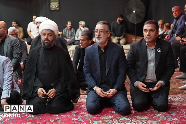 اقامه عزای رهبر شهید در بخشداری کهریزک 