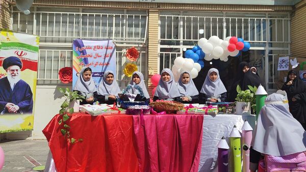 مراسم جشن شکوفه‌‎ها در دبستان شاهد حاج تقی آقا بزرگ مشهد 