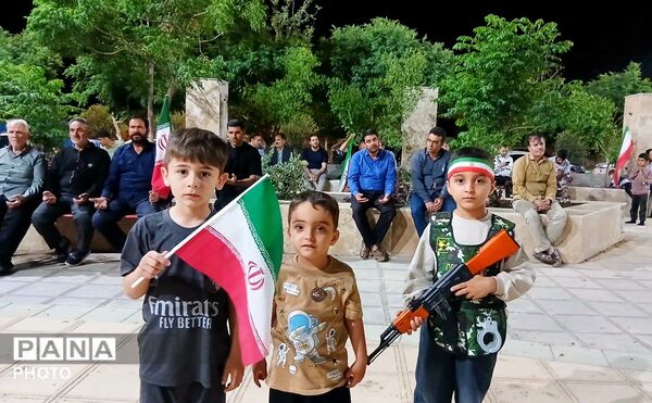 همراهی کودکان جعفرآباد تا آستان شهدای گمنام در شب هشتاد و یکم