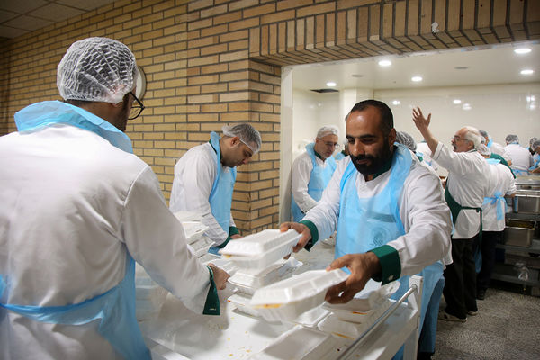 آشپرخانه حرم حضرت معصومه(س) در شب میلاد امام حسن مجتبی(ع)