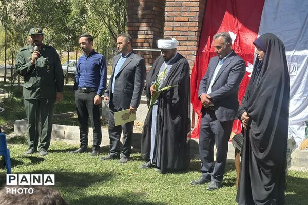 آیین «روایت ایستادگی» و گلباران مزار شهدای گمنام در شهر ارجمند 