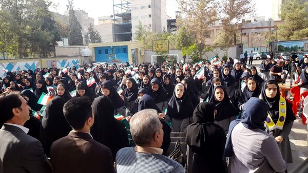نواخته‌شدن زنگ مهر در مدرسه فرزانگان ۴ مشهد