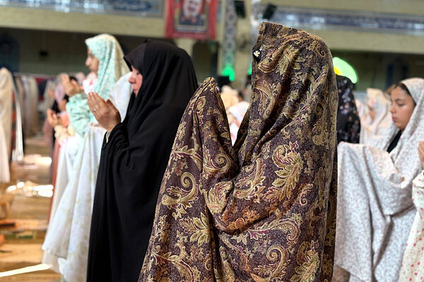 قاب‌هایی از خلوت عاشقانه دانش‌آموزان اسلامشهری در اعتکاف