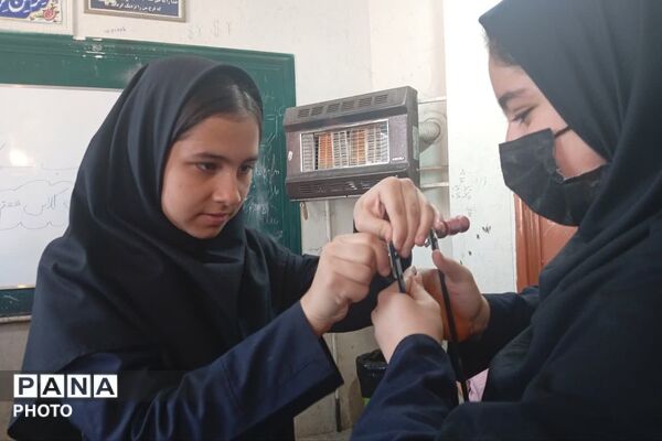 وقتی تخته‌های چوب با دستان دانش‌آموزان جان می‌گیرد 