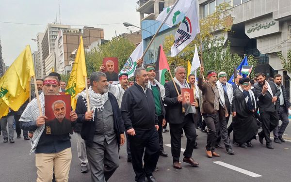 حضور پرشور مردم تهران در راهپیمایی 13آبان