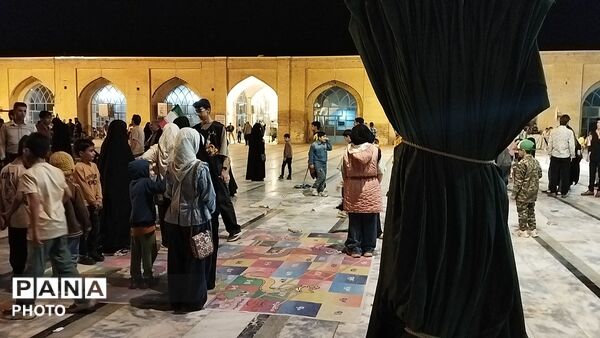 غرفه دهه نودی ها در هشتاد و سومین شب 