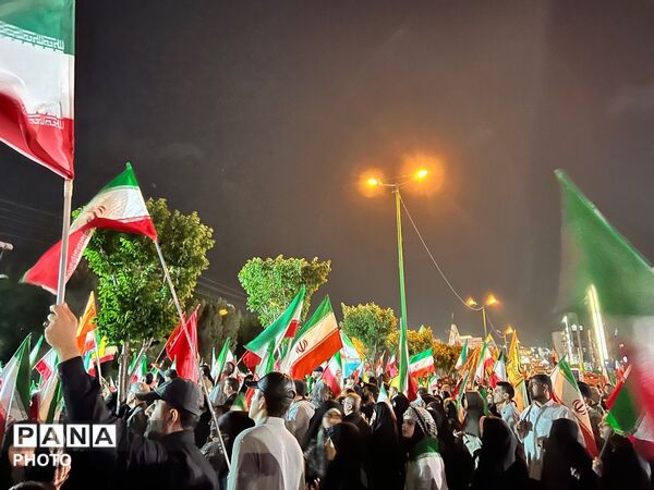 حضور کودکان دهه نودی در تجمعات مردمی