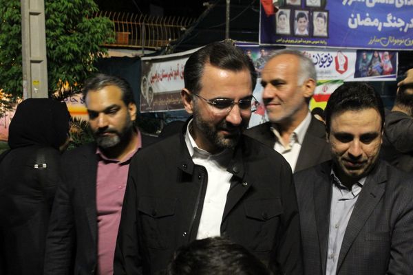 بازدید قائم‌مقام سازمان دانش‌آموزی از غرفه شهدای دانش‌آموز ورامین