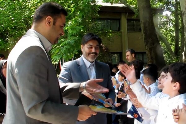 زبان فارسی چراغ راه آینده‌سازان ایران اسلامی است