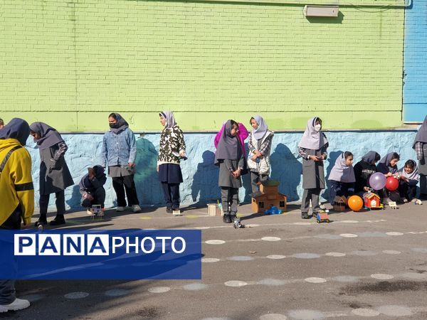 حضور فعال دانش‌آموزان مدارس منطقه پردیس در نمایشگاه «ماها» 