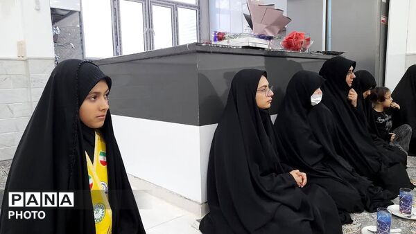 دیدار مسئولان آموزش و پرورش قم با خانواده شهید «حسین نجفی»