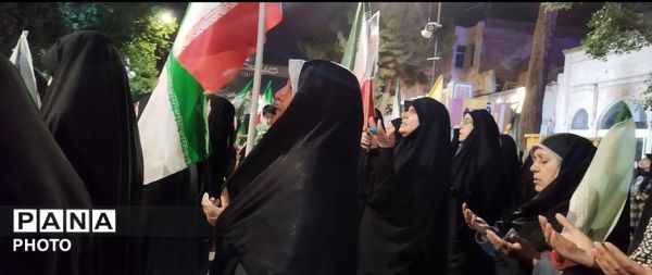 ما صحنه را خالی نمی کنیم