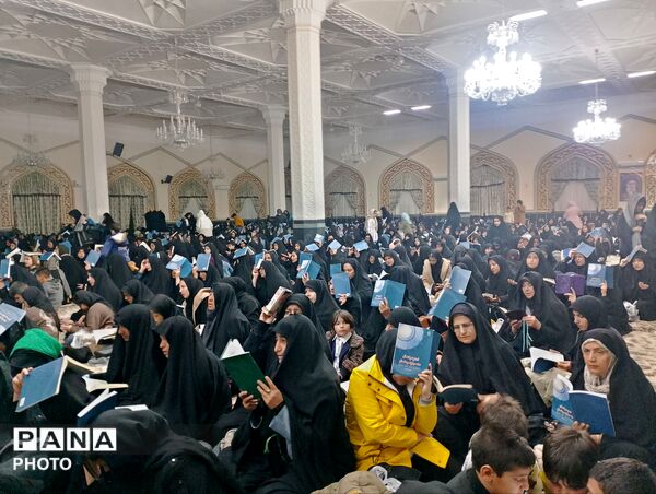 مردم کاشمر در زیارتگاه شهید مدرس قرآن بر سر گرفتند