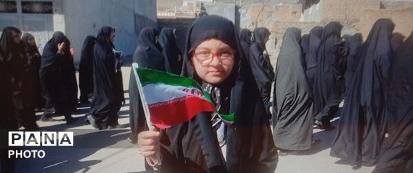 برای شهید وطن کوچک تا بزرگ آمدند