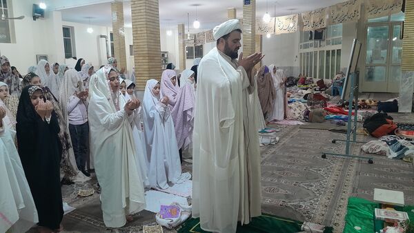 لحظات نورانی اعتکاف و نماز جماعت در مسجد امام حسن عسگری(ع)